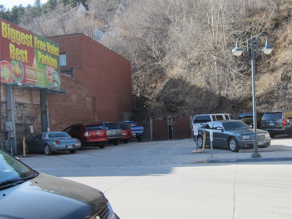 Mineral Palace & Gaming Hotel